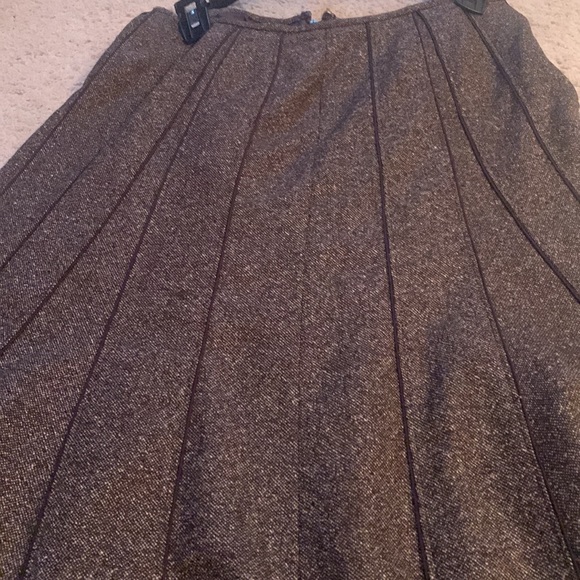 Ann Taylor wool skirt.  Size 2P.  Brown. - Picture 3 of 5